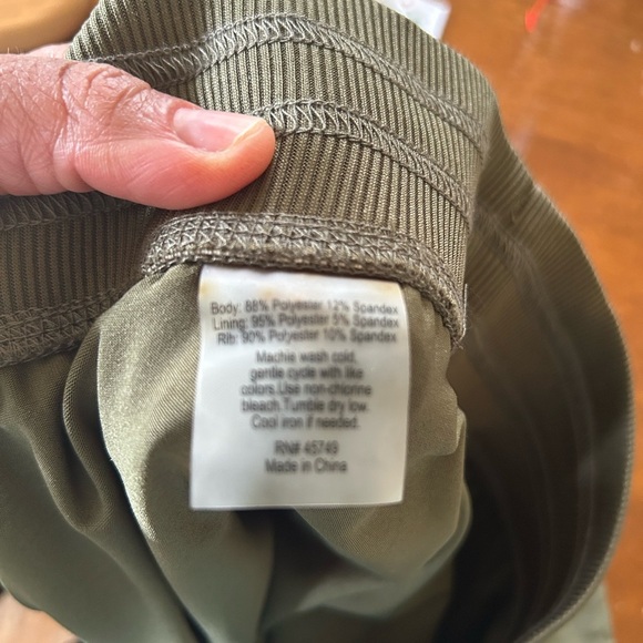 Green Skirt Size Small New With Tags - Picture 8 of 9